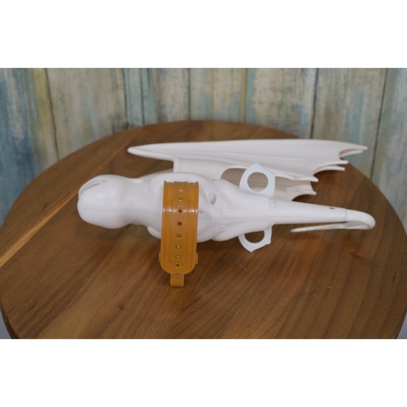 How To Train Your Dragon Lightfury Wrist Launcher Dart Gun DreamWorks - Picture 2 of 9